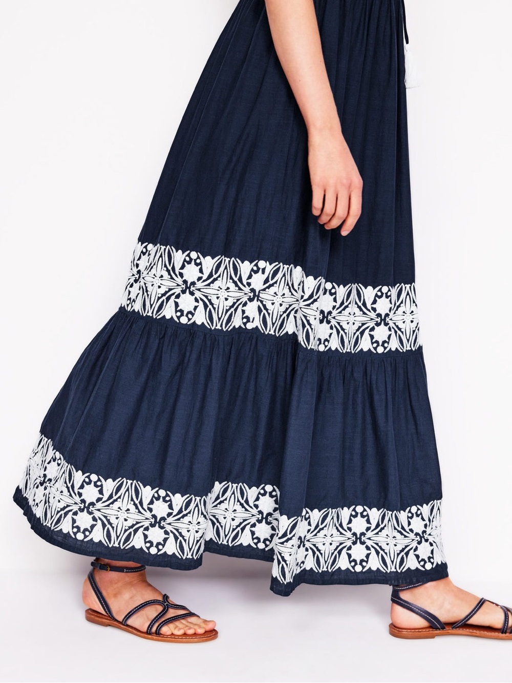 Boden Tie Neck Tiered Maxi Dress Size 6 Navy White Embroidered - Picture 2 of 15